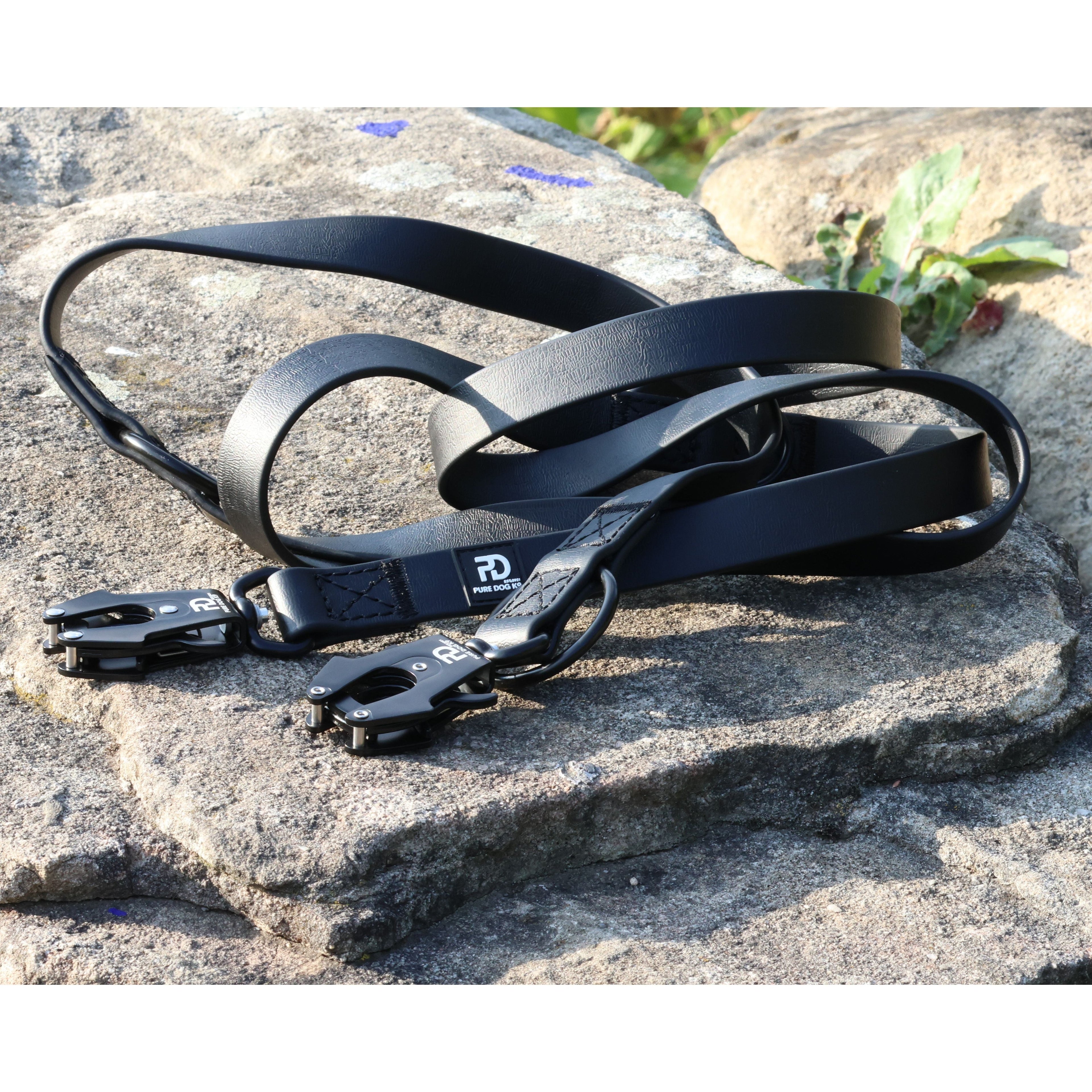 Black multifunctional dog lead with double-ended metal clips