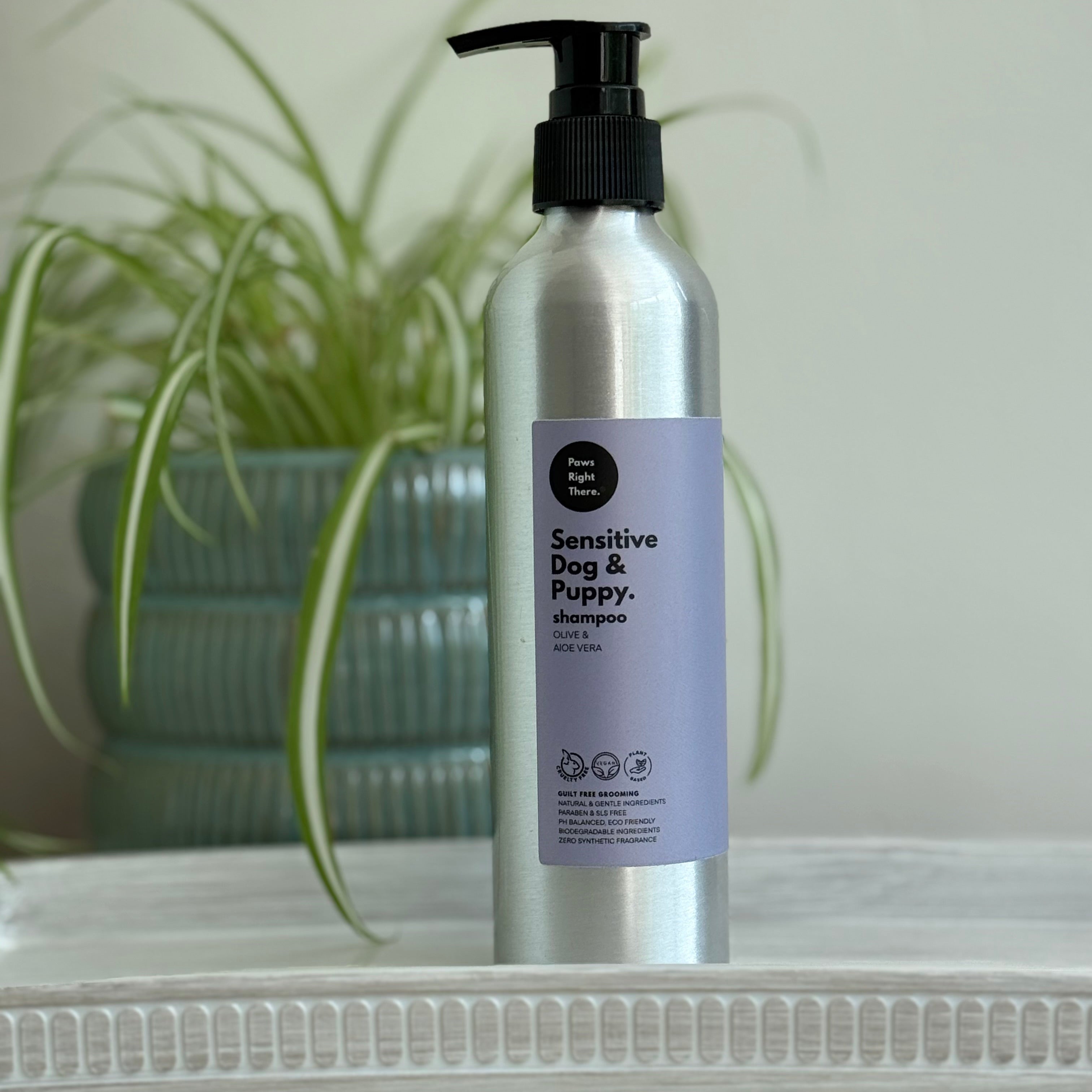 Sensitive dog & puppy shampoo bottle with black pump, white label, 250 ml