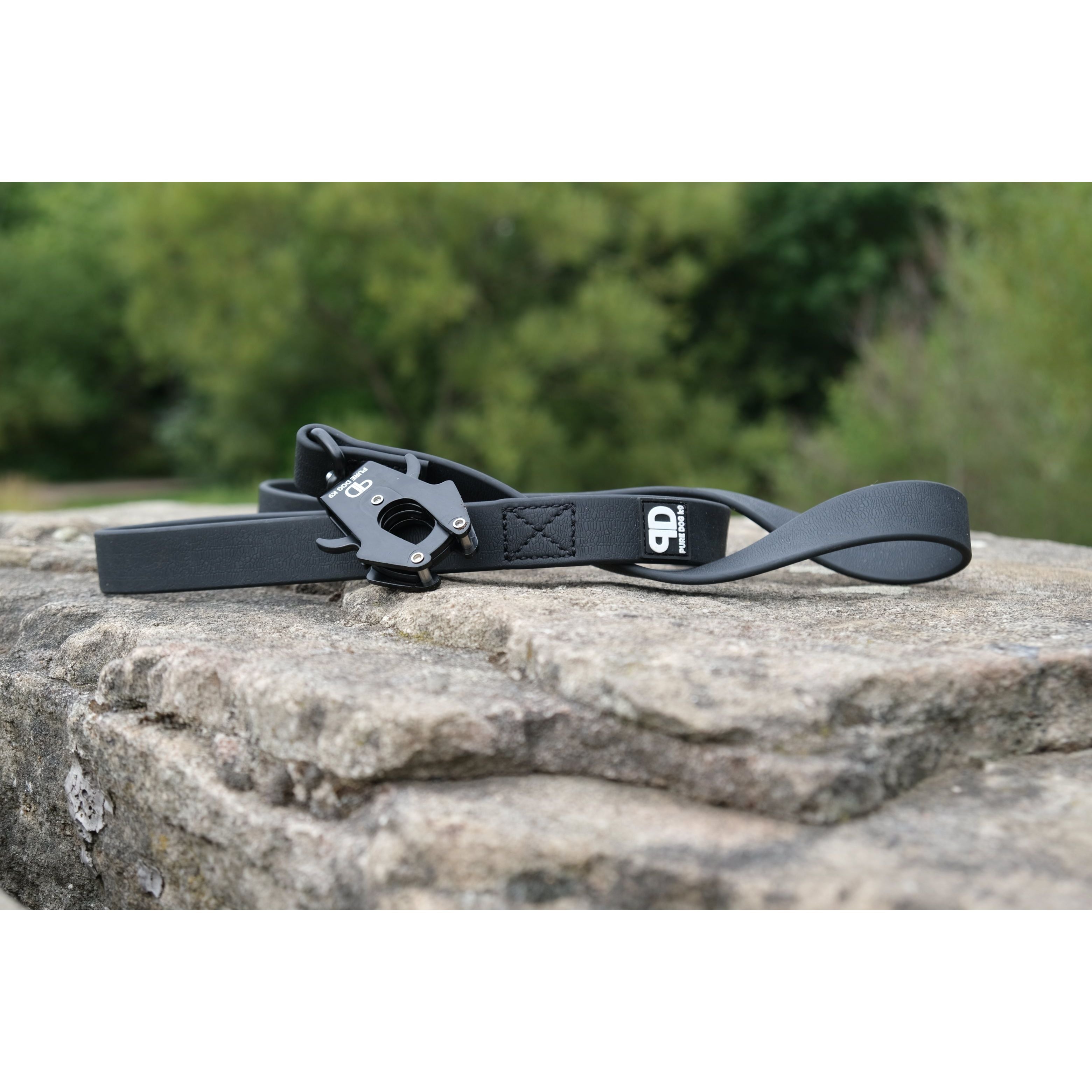 Black waterproof dog lead with padded handle and metal snap clip, 120cm marked