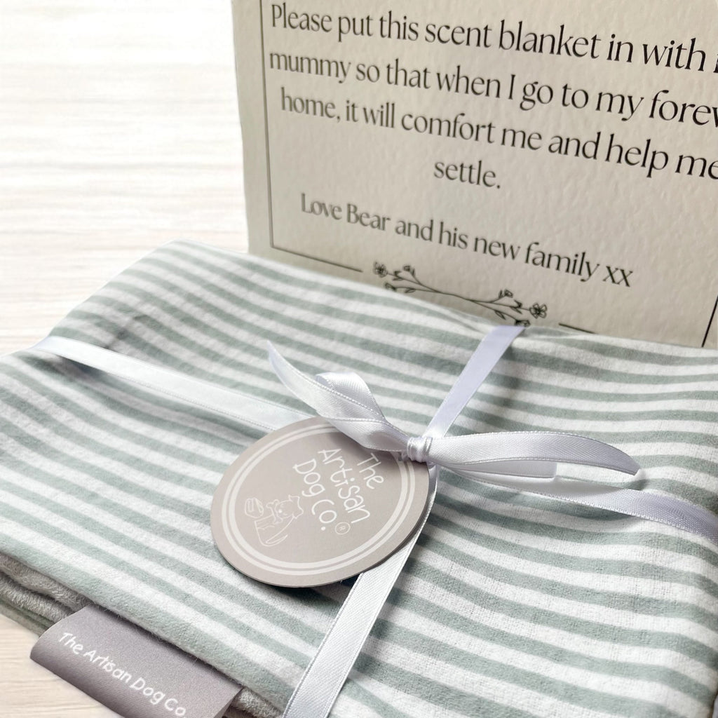 Striped grey-and-white scent blanket/mat with satin bow and circular label